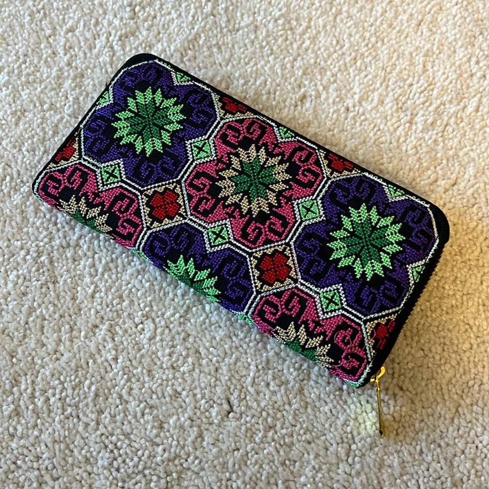 Embroidered wallet